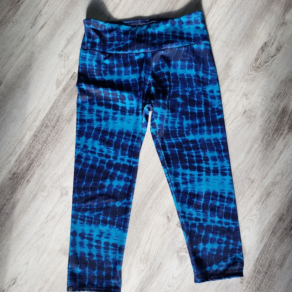 Onzie Teal Blue Tie Dye Capris S/M